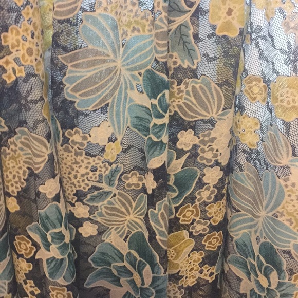 Gorgeous Formal Floral dress - Picture 5 of 6